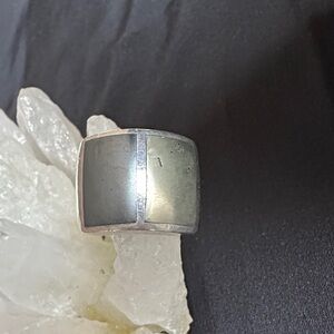 Silpada EUC bold gemstone ring. Half hematite, half pyrite set in 925 sterling